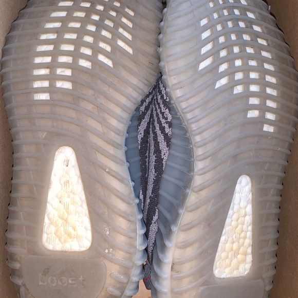 Yeezy Boost 350 V2 ‘Beluga’ 2.0 - Picture 4 of 5